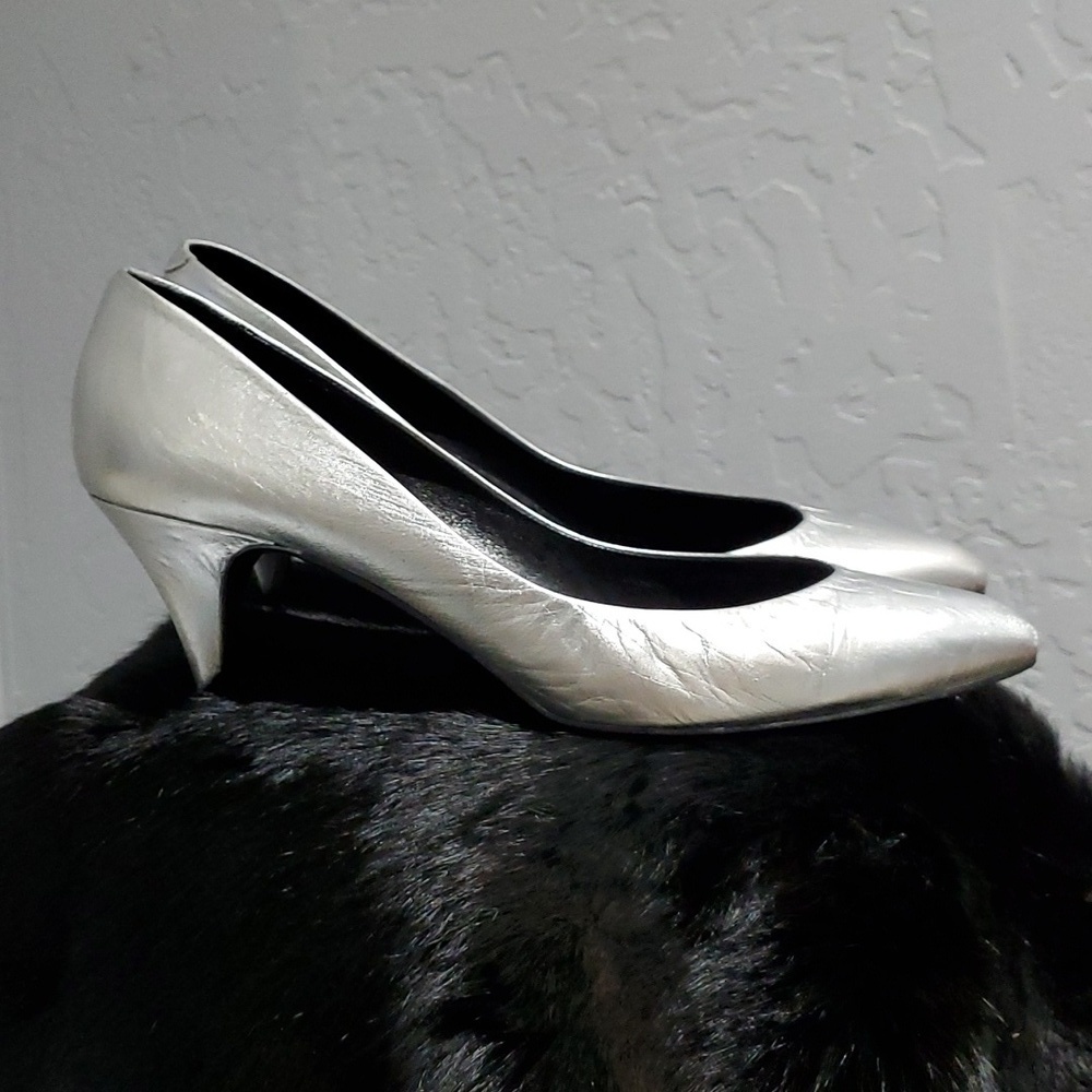 VINTAGE LEATHER MADRID SILVER PUMP HEELS SIZE 7 1/2M SHOES OF SPAIN POINTED TOE